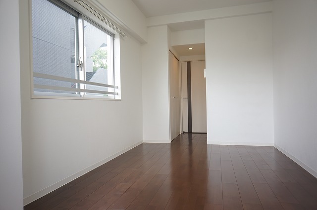 1K Mansion in Shibuya, Tokyo — photo 3 of 3