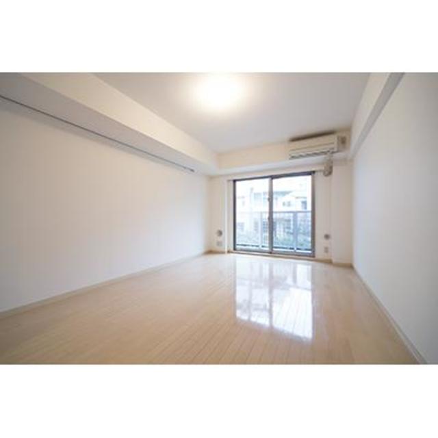1K Mansion in Shibuya, Tokyo — photo 3 of 3