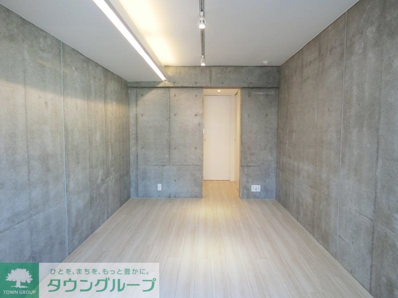 1K Mansion in Shibuya, Tokyo — photo 3 of 3