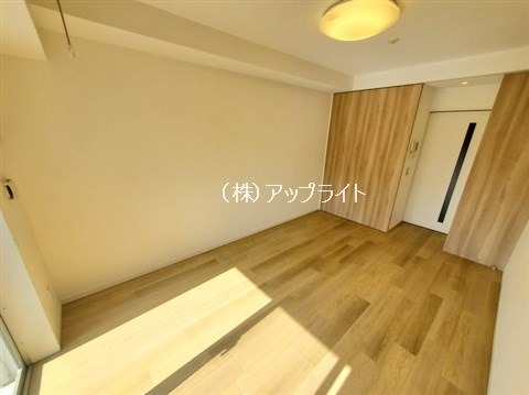 1K Mansion in Shinjuku, Tokyo — photo 3 of 3