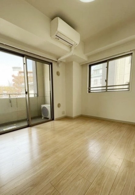 1K Mansion in Shinjuku, Tokyo — photo 3 of 3