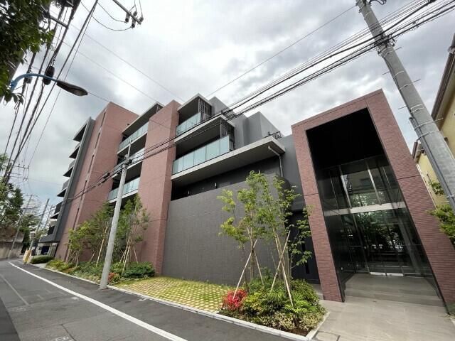 1K Mansion in Shinjuku, Tokyo - Image 1