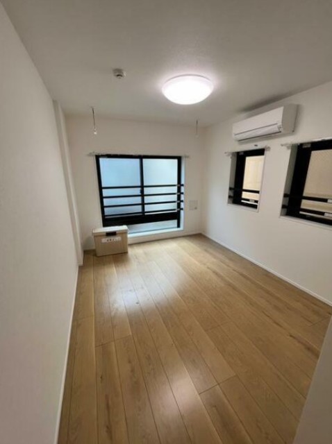 1K Mansion in Shinjuku, Tokyo — photo 3 of 3