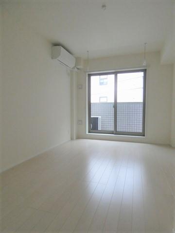1K Mansion in Shinjuku, Tokyo — photo 3 of 3