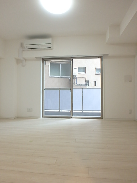 1K Mansion in Shinjuku, Tokyo — photo 3 of 3