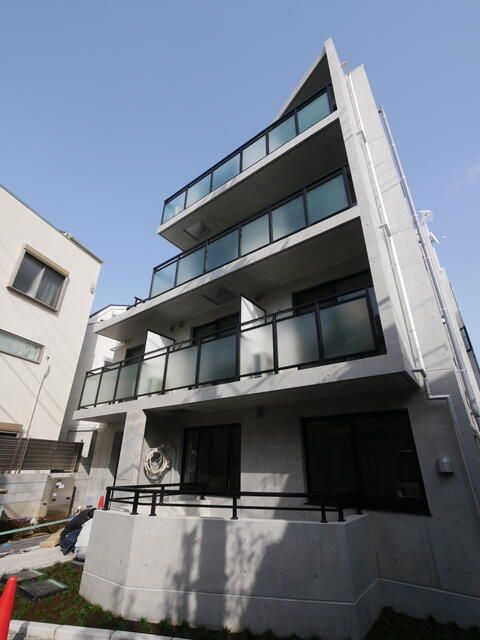 1K Mansion in Shinjuku, Tokyo - Image 1