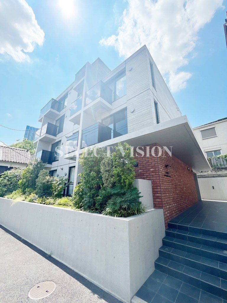 1K Mansion in Shinjuku, Tokyo - Image 1