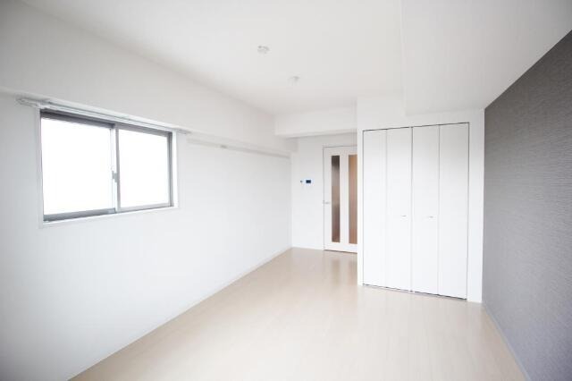 1K Mansion in Shinjuku, Tokyo — photo 3 of 3