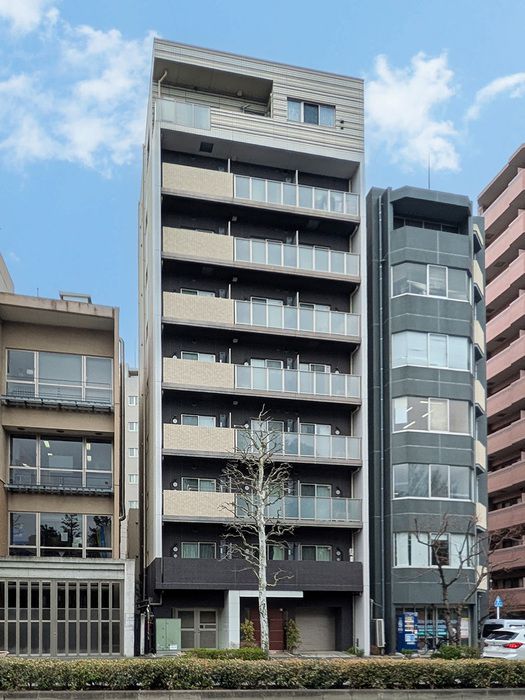 1K Mansion in Shinjuku, Tokyo - Image 1
