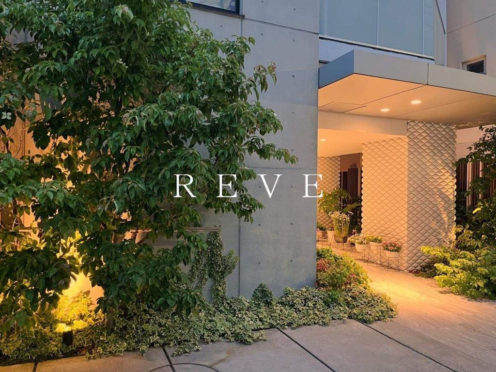 1K Mansion in Shinjuku, Tokyo - Image 1