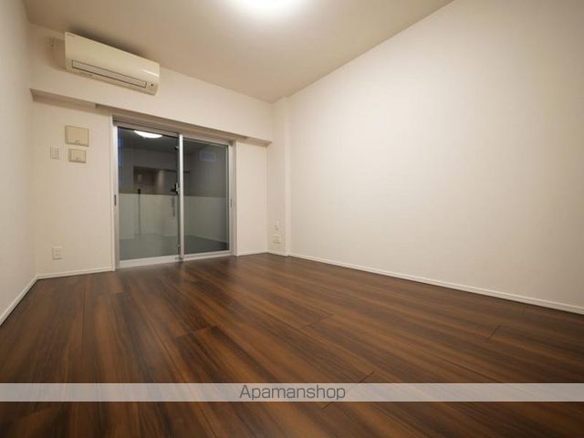 1K Mansion in Shinjuku, Tokyo — photo 3 of 3
