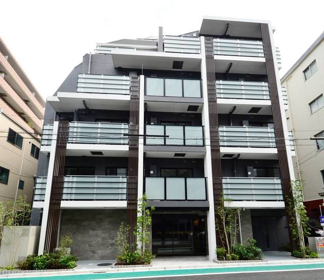 1K Mansion in Shinjuku, Tokyo - Image 1