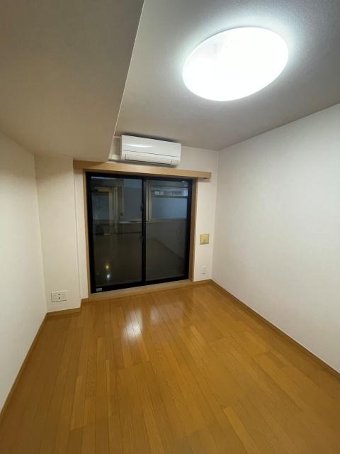 1K Mansion in Shinjuku, Tokyo — photo 3 of 3