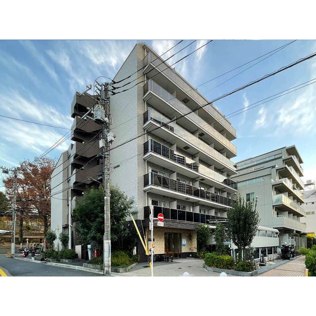 1K Mansion in Shinjuku, Tokyo - Image 1