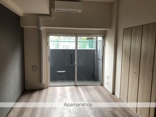 1K Mansion in Toshima, Tokyo — photo 3 of 3