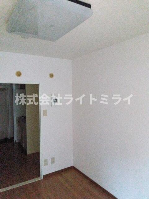 1K Mansion in Toshima, Tokyo - Image 1