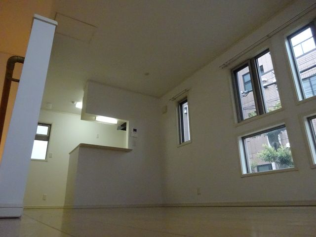 1LDK Apartment in Meguro, Tokyo — photo 3 of 3