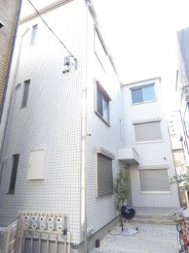 1LDK Apartment in Minato, Tokyo — photo 3 of 3