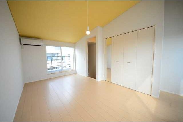 1LDK Apartment in Nakano, Tokyo — photo 3 of 3