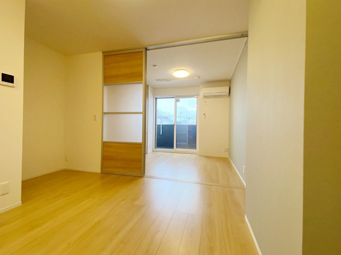 1LDK Apartment in Nakano, Tokyo — photo 3 of 3