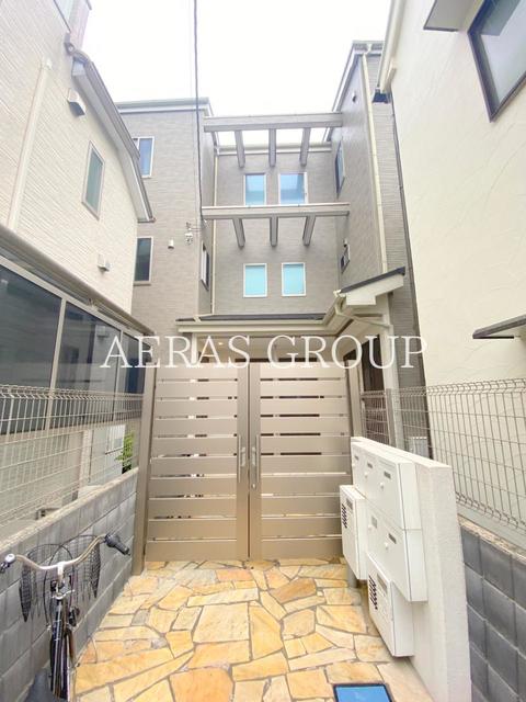 1LDK Apartment in Shibuya, Tokyo - Image 1