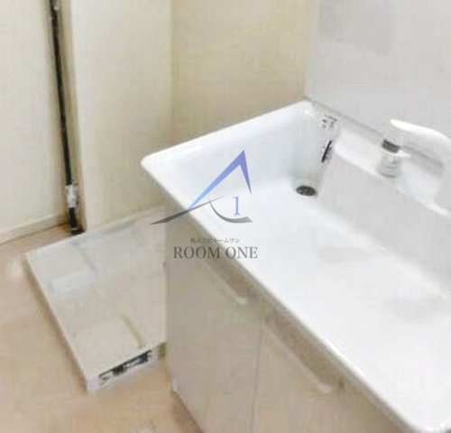 1LDK Apartment in Shinjuku, Tokyo - Image 1