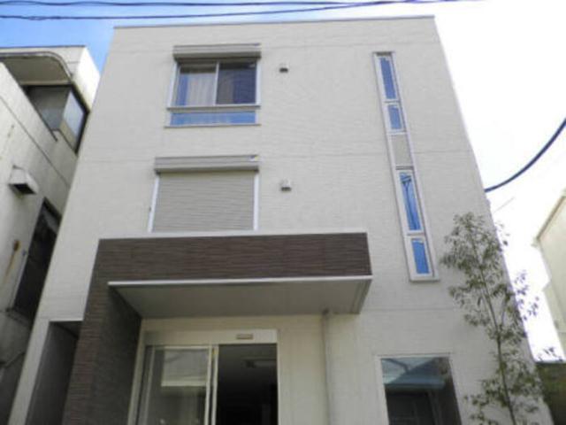 1LDK Apartment in Shinjuku, Tokyo - Image 1