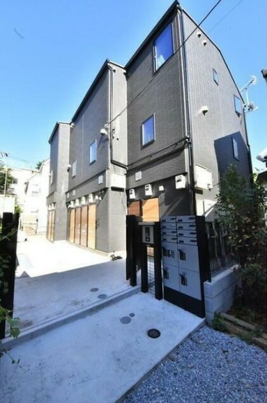 1LDK Apartment in Toshima, Tokyo - Image 1