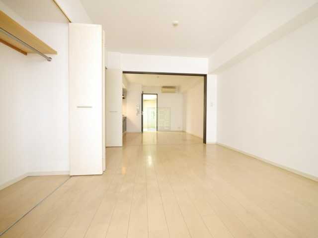 1LDK Mansion in Chiyoda, Tokyo - Image 1