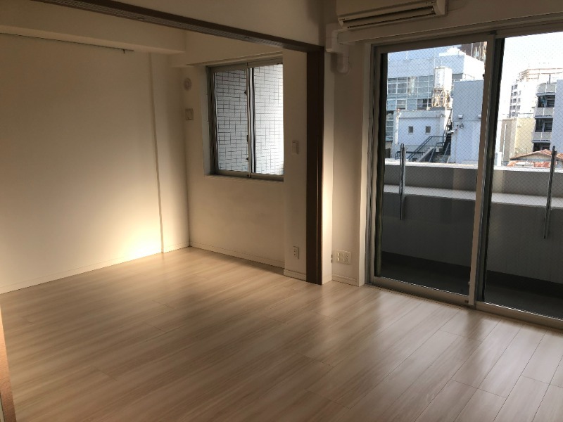 1LDK Mansion in Chiyoda, Tokyo — photo 3 of 3