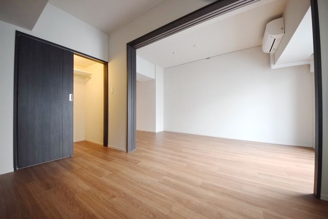 1LDK Mansion in Chiyoda, Tokyo — photo 3 of 3