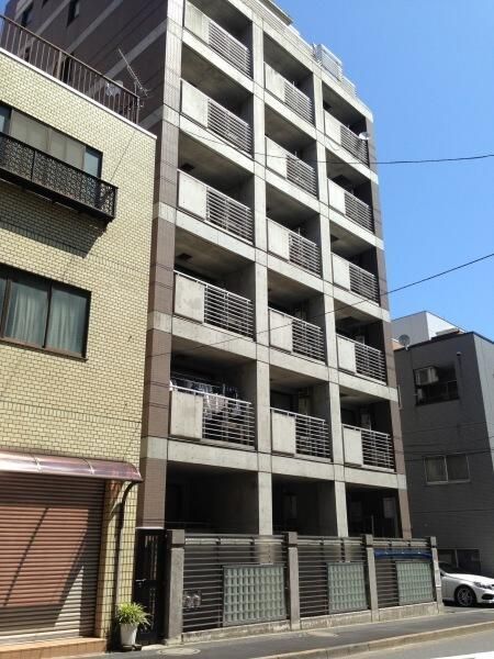1LDK Mansion in Chiyoda, Tokyo - Image 1