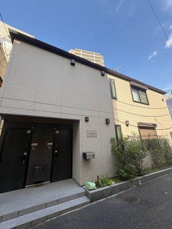 1LDK Mansion in Chiyoda, Tokyo - Image 1