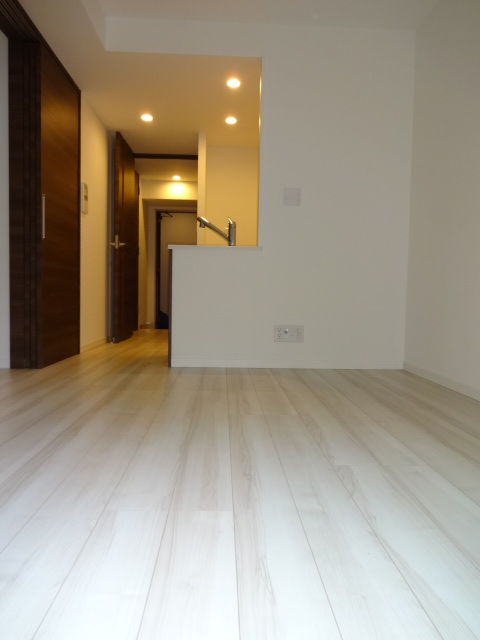 1LDK Mansion in Chiyoda, Tokyo — photo 3 of 3