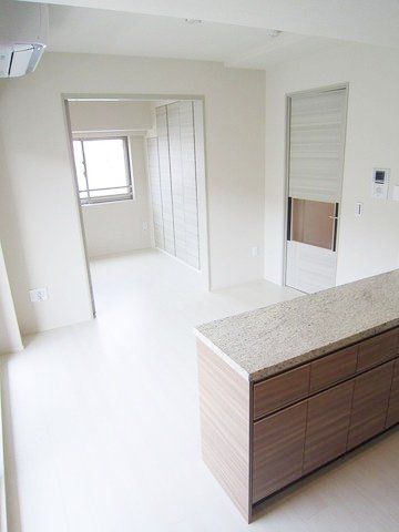 1LDK Mansion in Chiyoda, Tokyo — photo 3 of 3