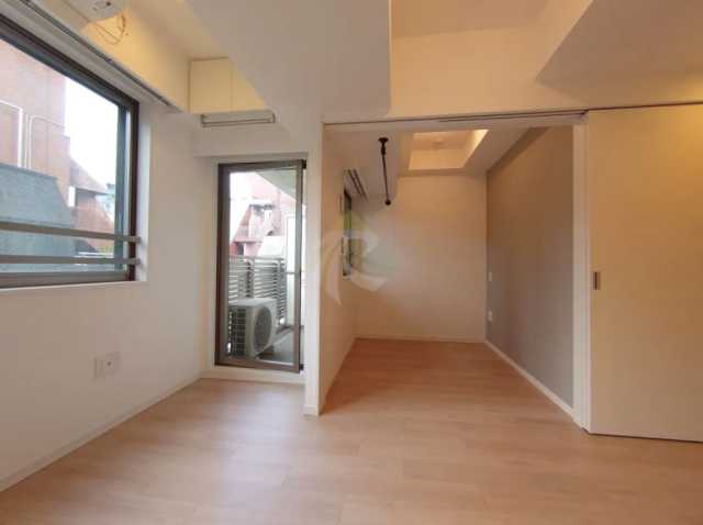 1LDK Mansion in Chiyoda, Tokyo