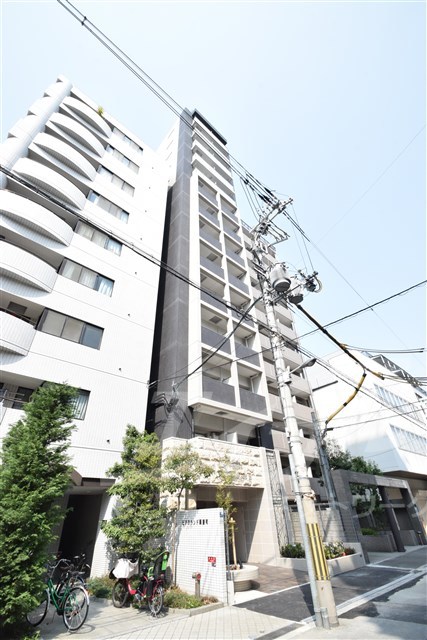 1LDK Mansion in Chuo-ku, Osaka - Image 1