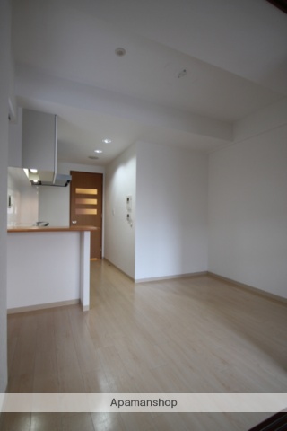 1LDK Mansion in Chuo-ku, Osaka — photo 3 of 3