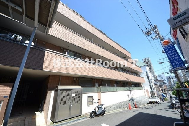 1LDK Mansion in Chuo-ku, Osaka - Image 1