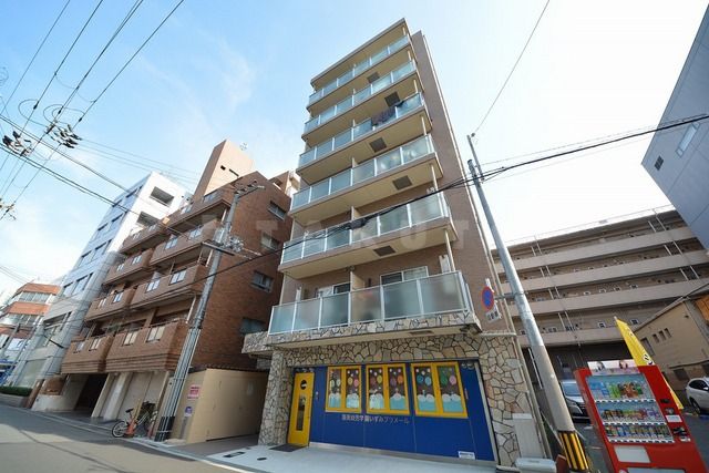 1LDK Mansion in Chuo-ku, Osaka - Image 1
