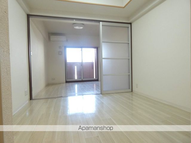 1LDK Mansion in Kita-ku, Osaka — photo 3 of 3