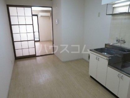 1LDK Mansion in Meguro, Tokyo — photo 3 of 3