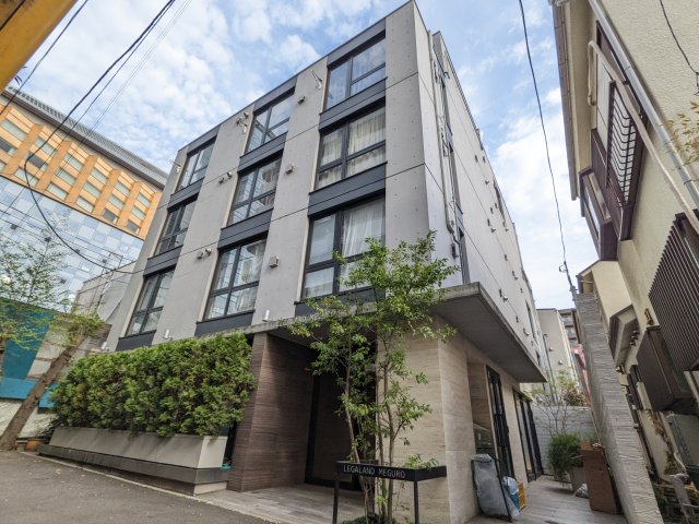 1LDK Mansion in Meguro, Tokyo - Image 1