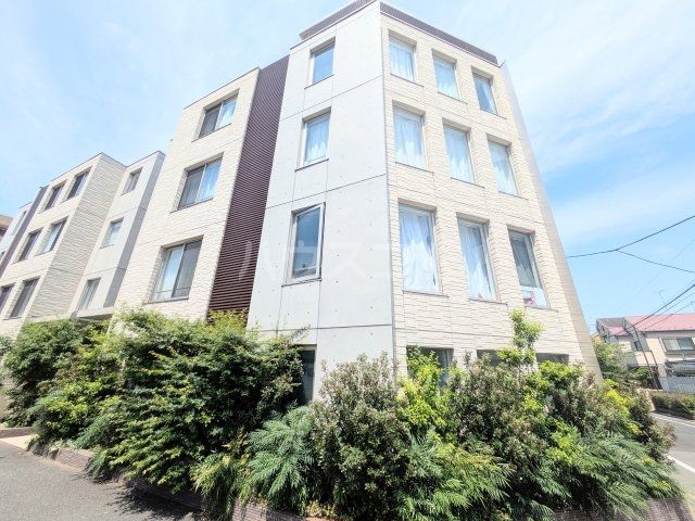 1LDK Mansion in Meguro, Tokyo - Image 1