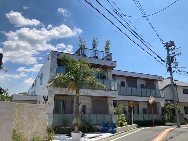1LDK Mansion in Meguro, Tokyo - Image 1