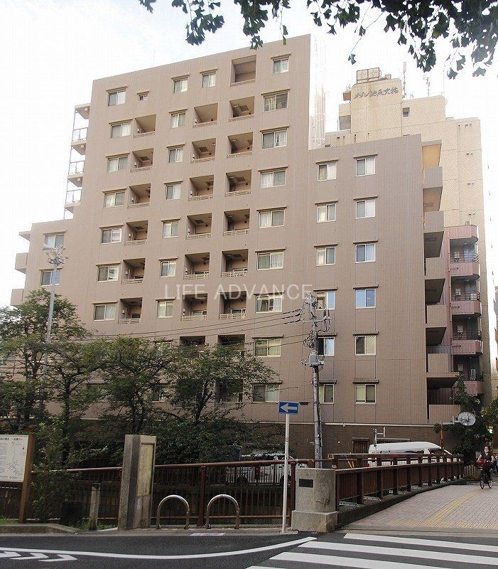 1LDK Mansion in Meguro, Tokyo - Image 1