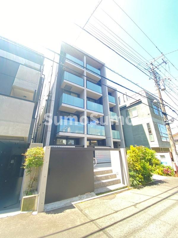 1LDK Mansion in Meguro, Tokyo - Image 1