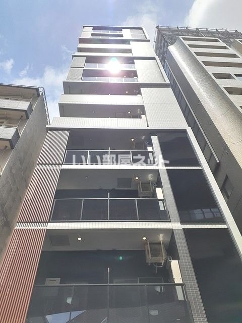 1LDK Mansion in Meguro, Tokyo - Image 1