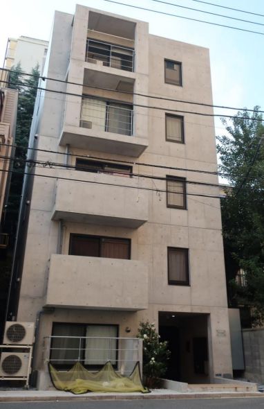 1LDK Mansion in Minato, Tokyo - Image 1