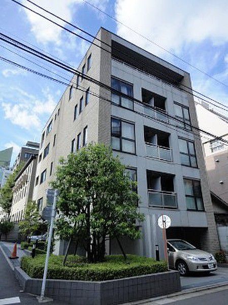 1LDK Mansion in Minato, Tokyo - Image 1